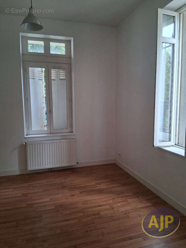 Maison à SAINT-JULIEN-BEYCHEVELLE