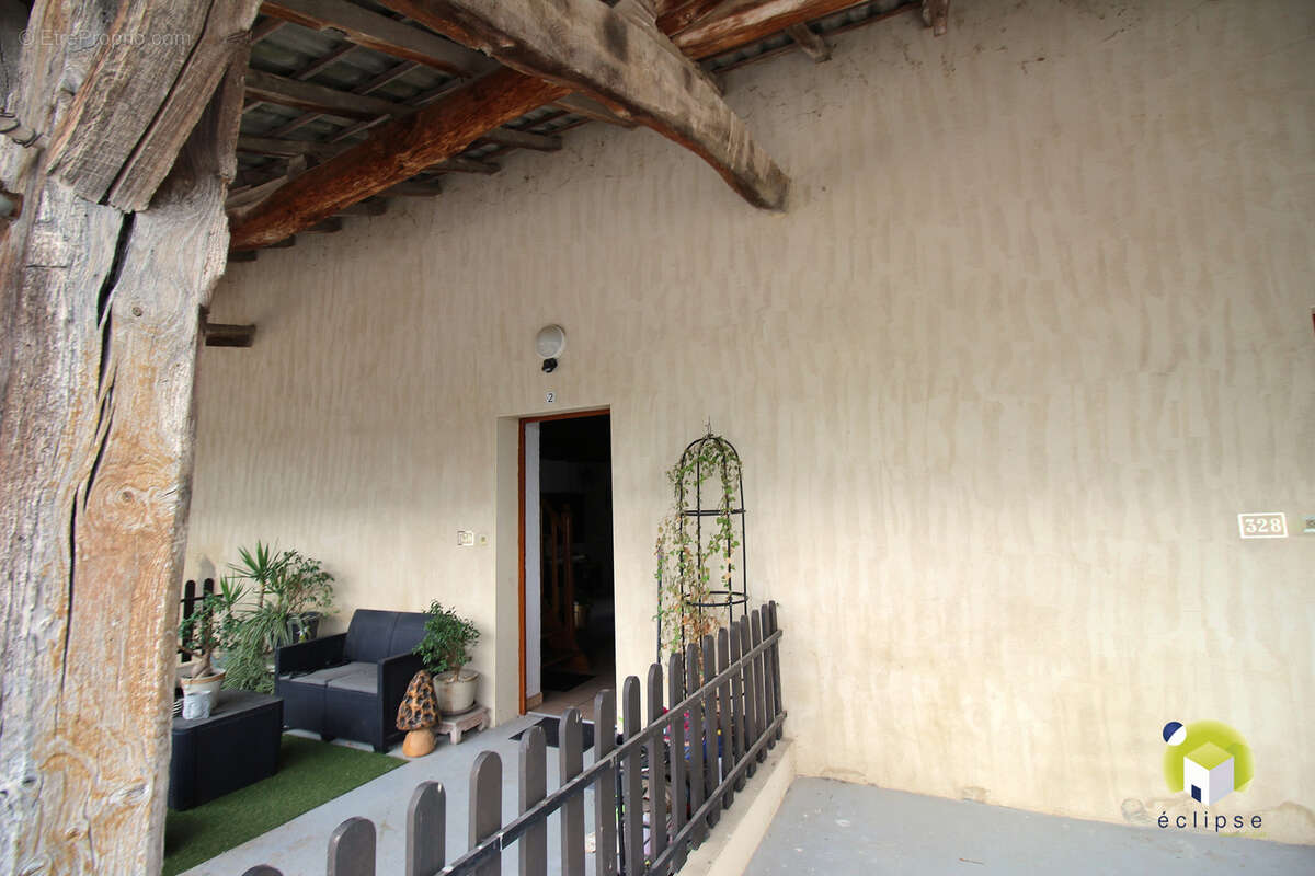 Maison à CURTAFOND