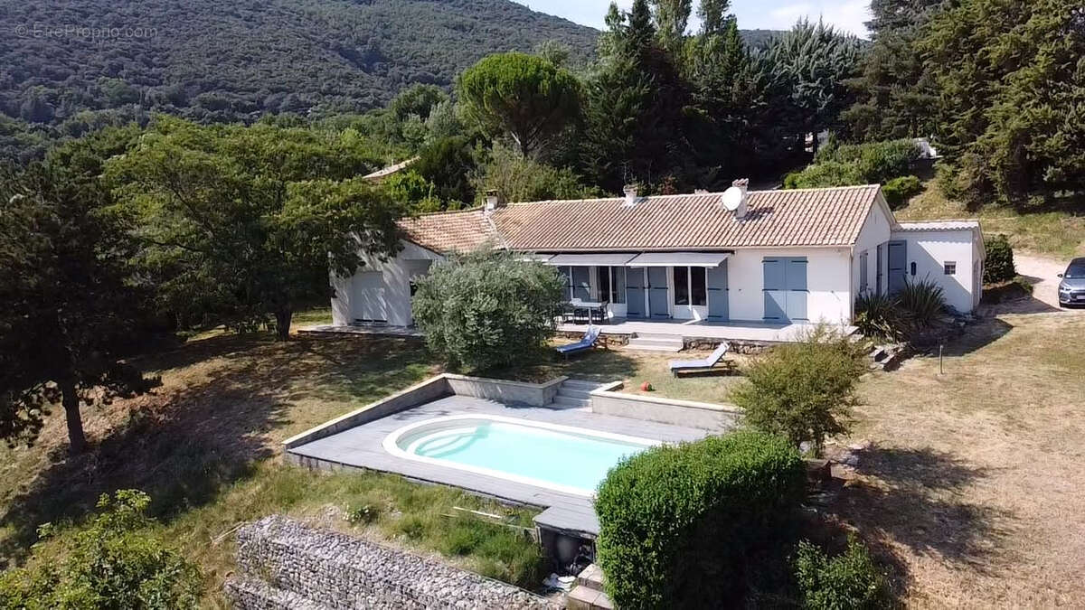 Maison de plain-pied de 132,17 m² avec piscine, 3 Chambres et terrain de 3 490 m² - photo 2