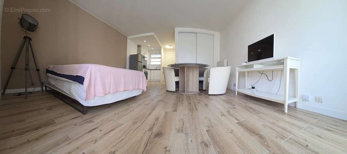 Appartement à SAINT-LAURENT-DU-VAR