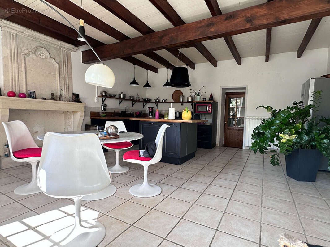 Maison familiale avec piscine à Saint Bonnet Sur Gironde - photo 9