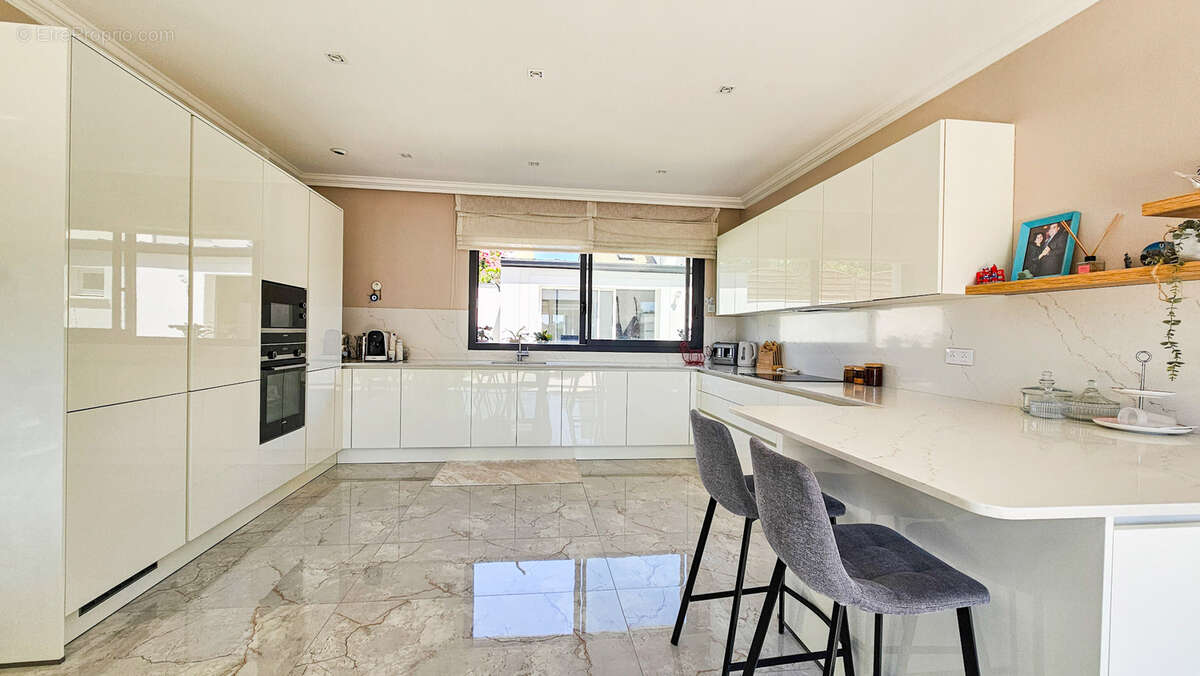 Appartement à SARTROUVILLE