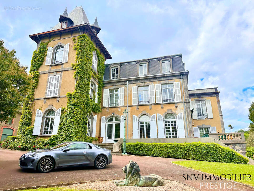 Château d'exception au sein d'un parc arboré avec dépendances, pavillon d'invités et maison de gardien - photo 5