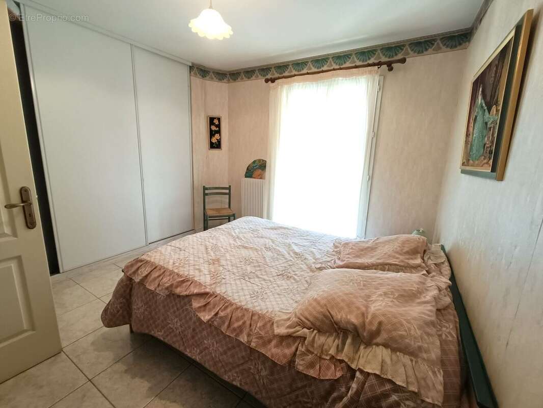 Maison 150 m² à Regusse  - photo 8