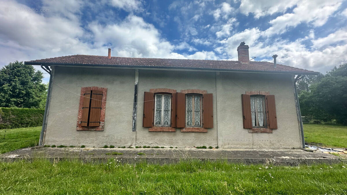 Maison à SAINTE-EULALIE-EN-BORN