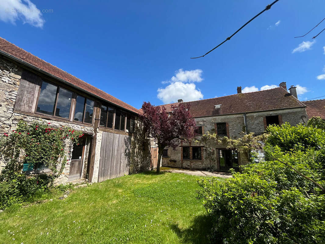 Maison ancienne avec grange et deuxième habitation - photo 2