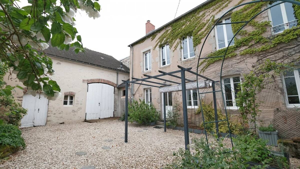 Maison à OUROUX-EN-MORVAN