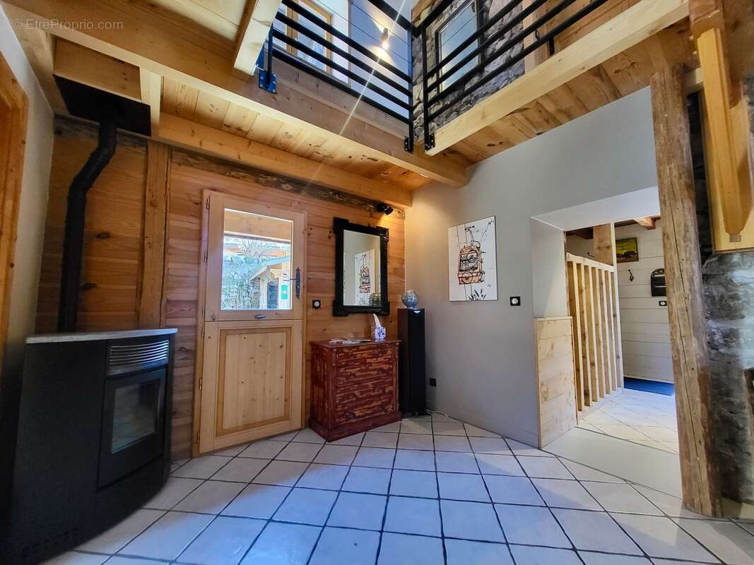 Dpt haute savoie (74), à vendre thollon-les-memises maison-gîte coeur de station - photo 19