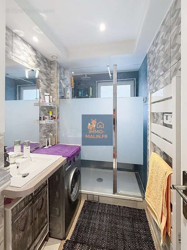 Salle de douche - Appartement à STAINS