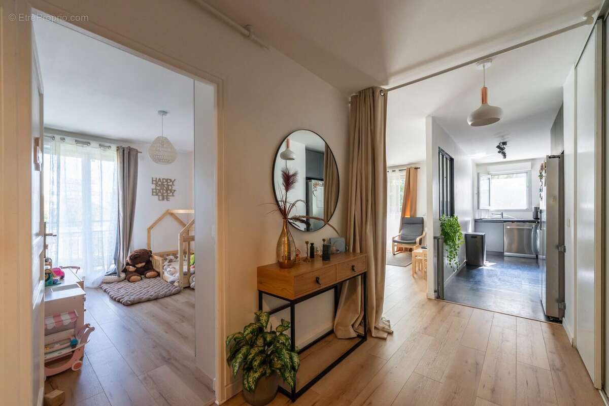 Appartement à LES PAVILLONS-SOUS-BOIS