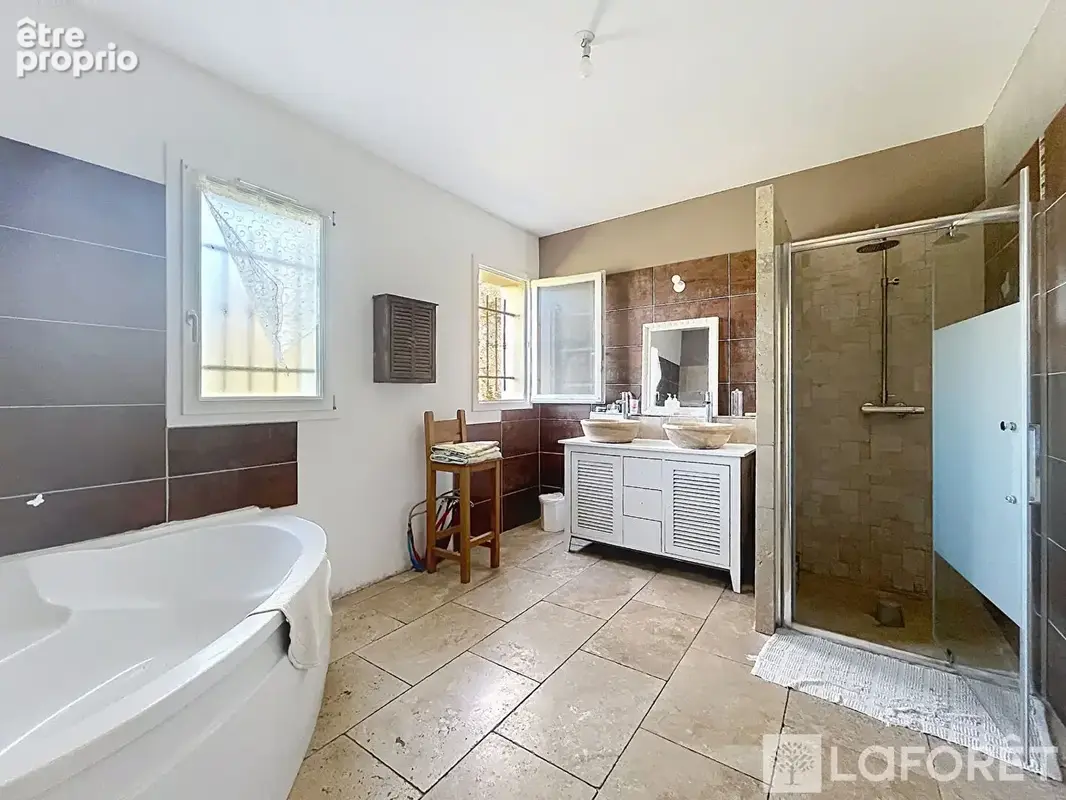 Sérignan Du Comtat - Maison plain pied 6 pièces 165 m2 avec piscine - photo 11