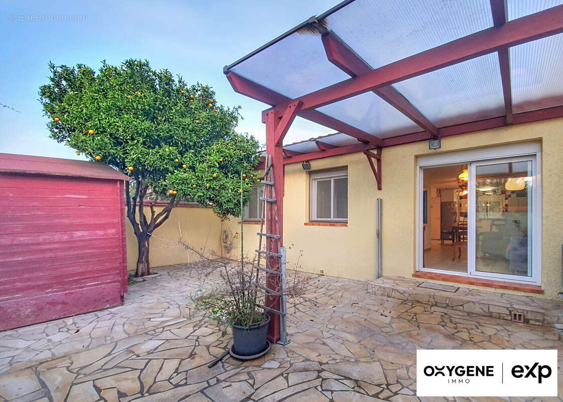 Maison à SAINT-LAURENT-DE-LA-SALANQUE