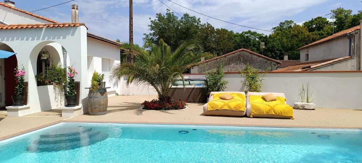 Maison à AIGREFEUILLE-D&#039;AUNIS