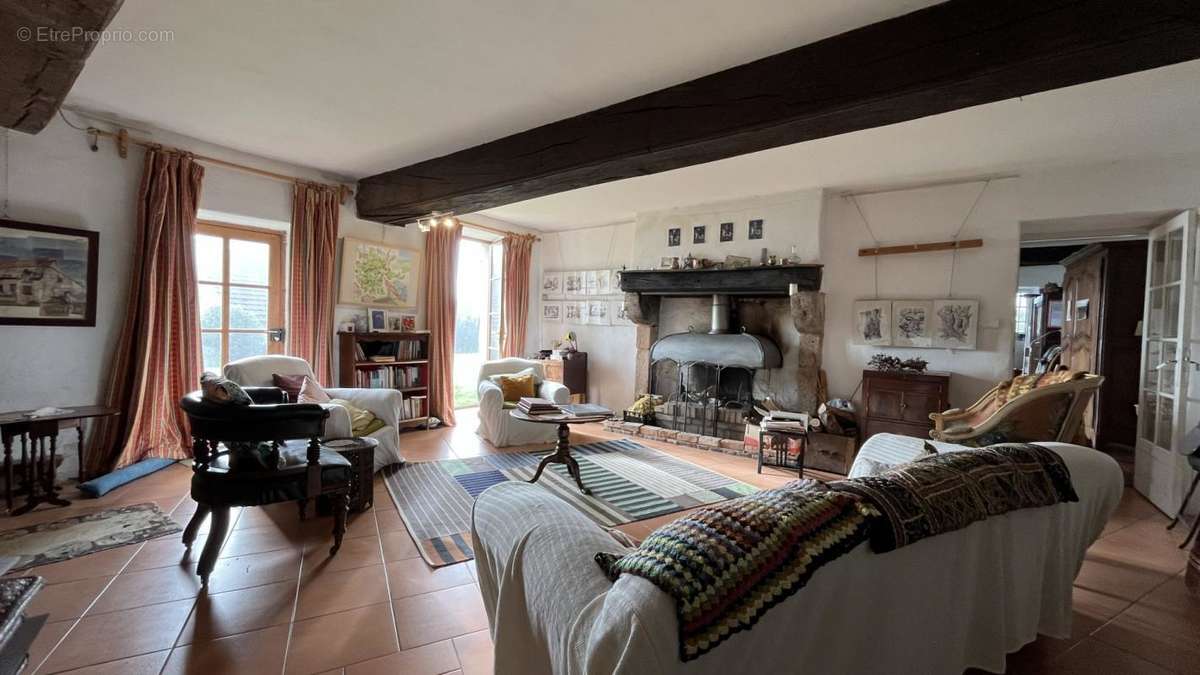 Maison à SAINT-DIDIER-SUR-ARROUX