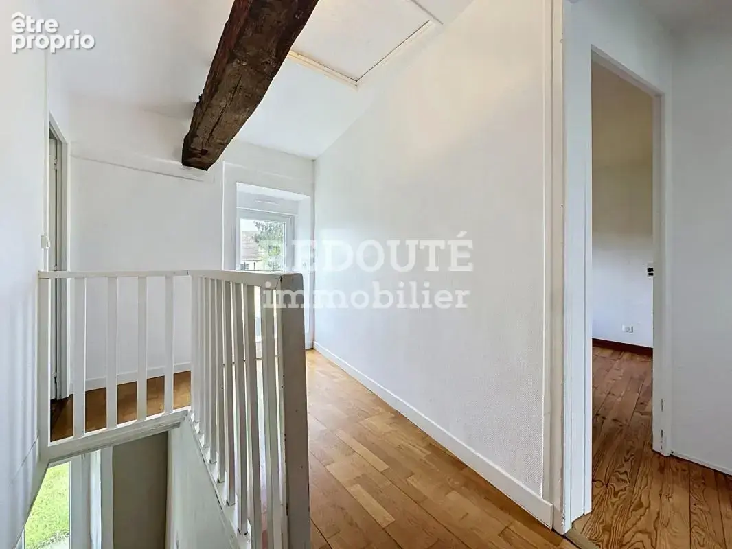 Les mesneux- maison de type 5 avec jardin et garage - photo 9