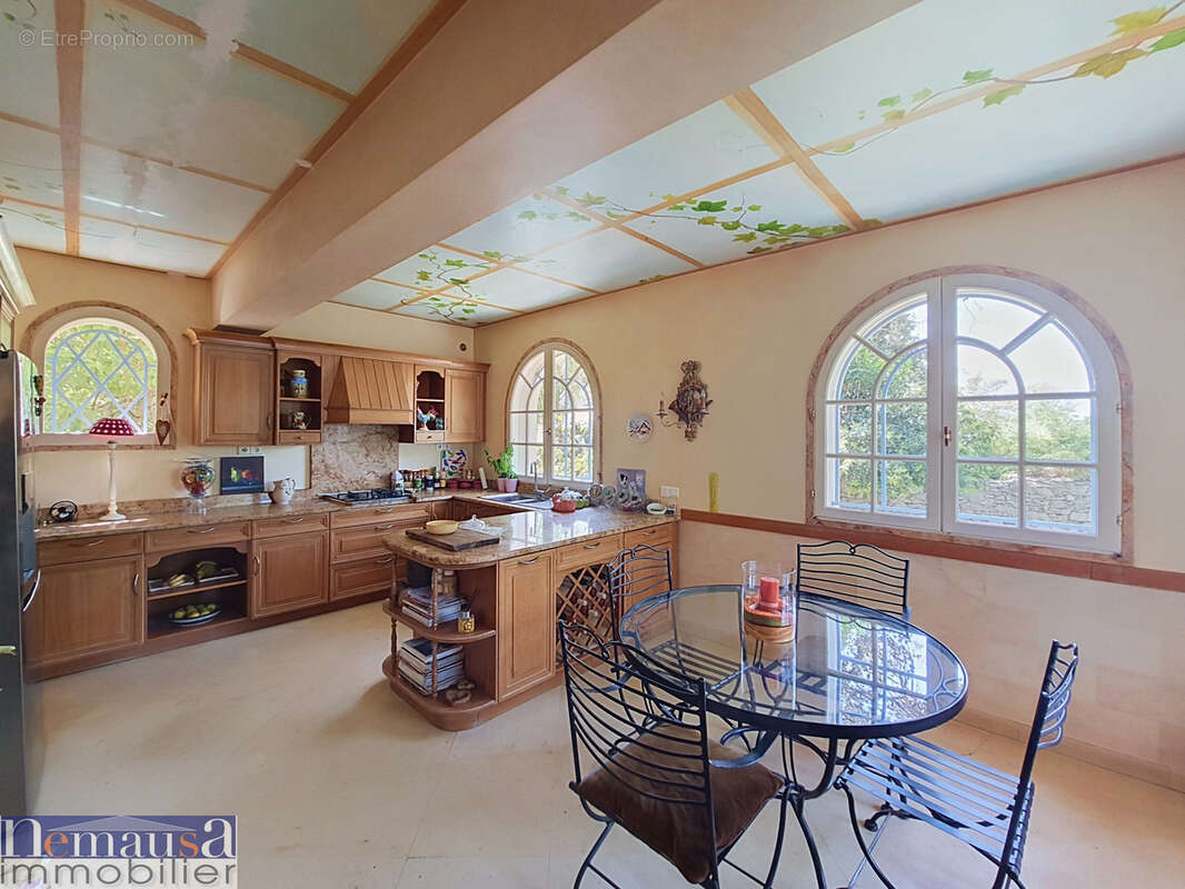 Propriété 200m2 avec Matériaux Nobles secteur bas Planette - photo 25