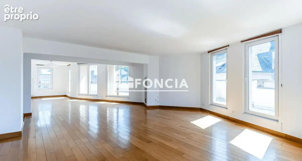Dans le coeur de Metz - F5 de 172M2 avec terrasse et vue unique + parking - photo 3