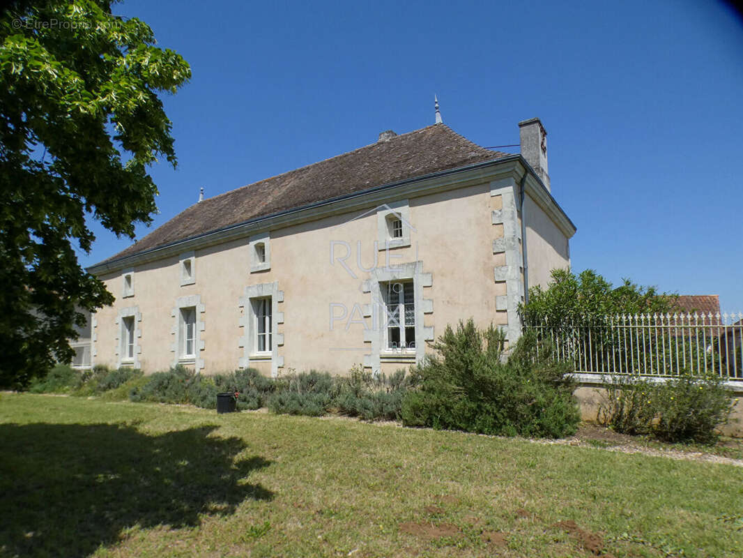 Maison à DOUSSAY