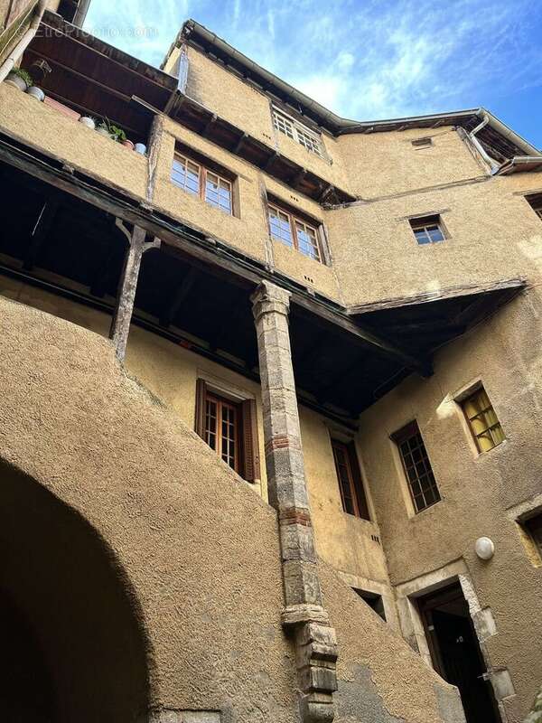 cour interieure immeuble - Appartement à CAHORS