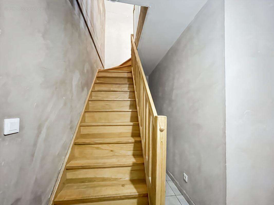 EXCLUSIF À MONTJOIR : Propriété de Caractère de 260 m² ? DPE A - photo 8