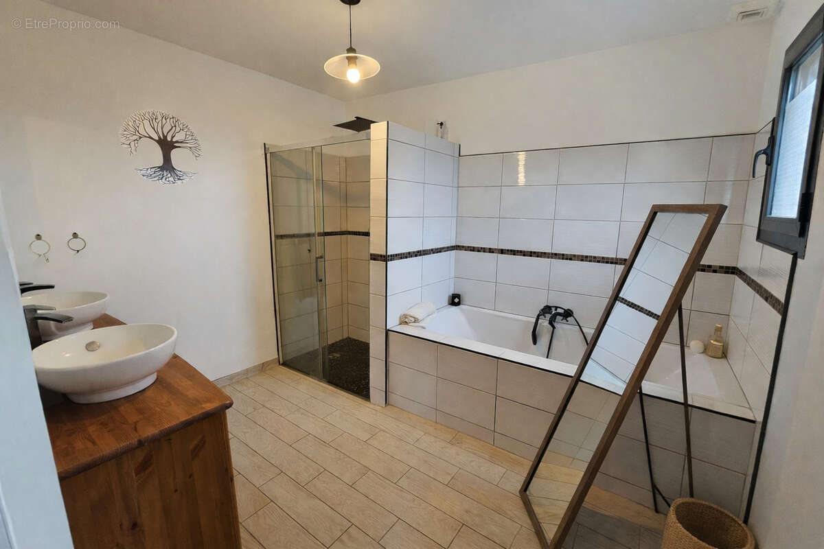 Maison à SAUVIAT-SUR-VIGE