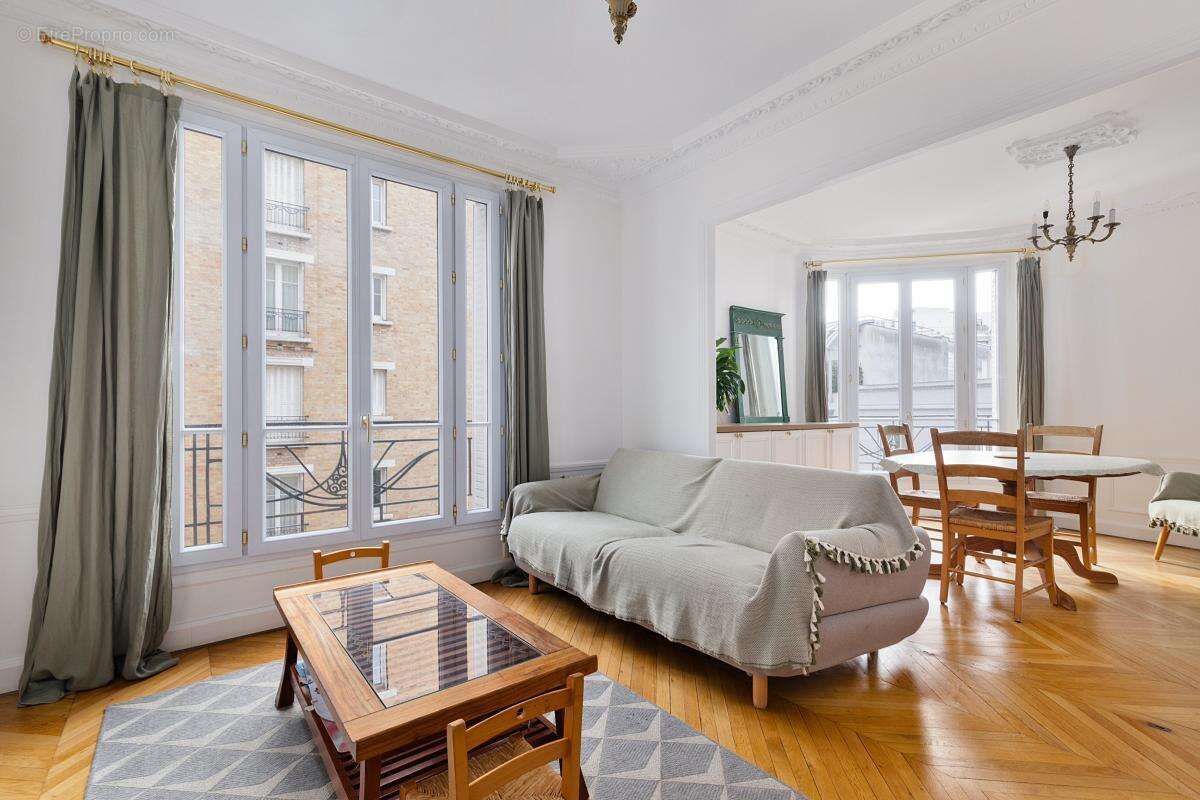 Appartement à COURBEVOIE