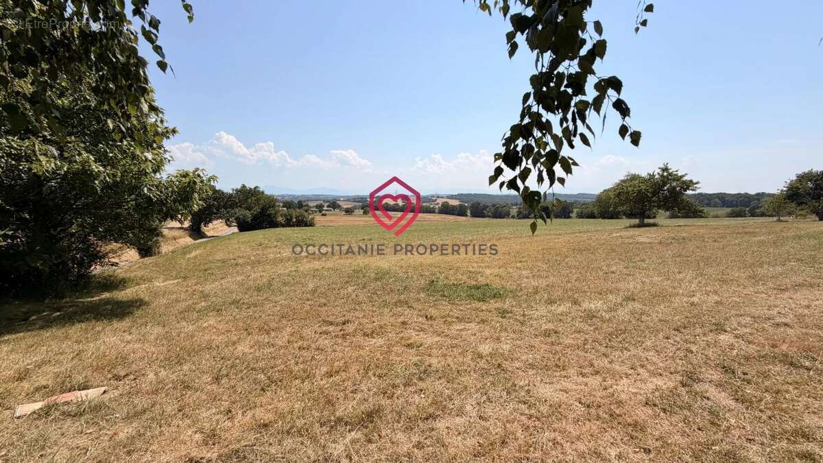 Propriété avec deux habitations et dépendances sur 1,3ha de terrain - photo 3