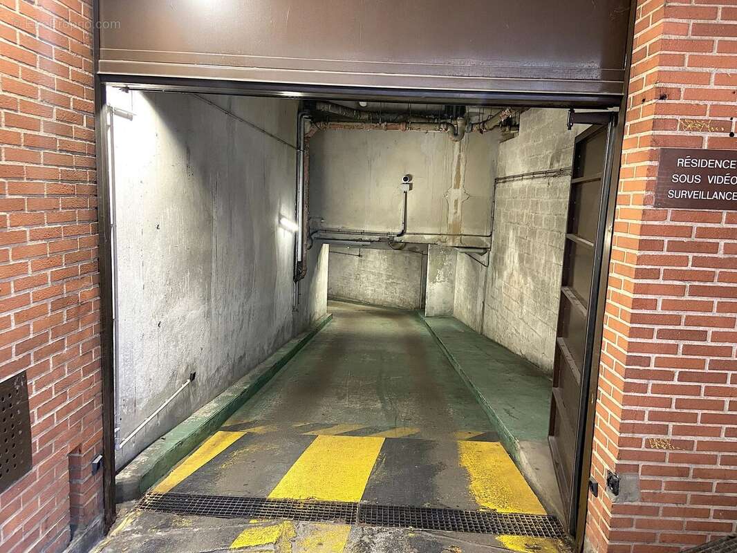 Parking à PARIS-3E