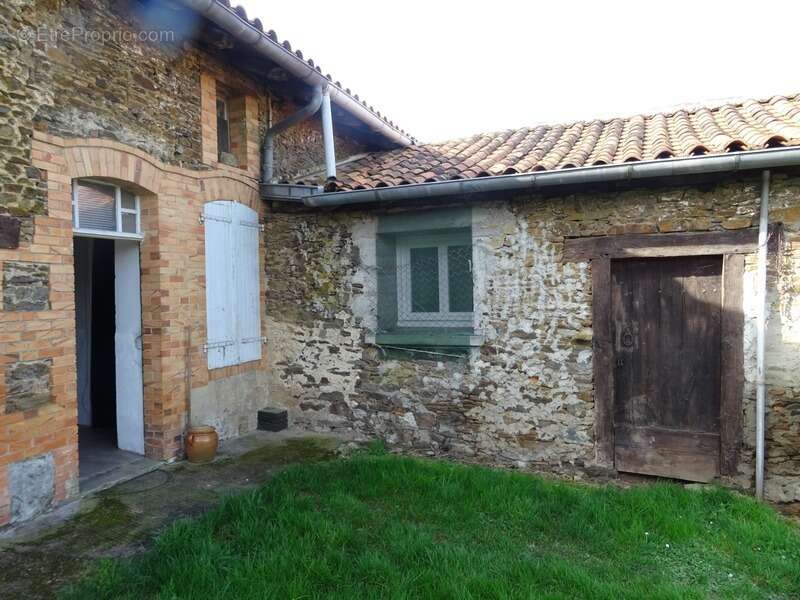 Maison à CHERVES-CHATELARS