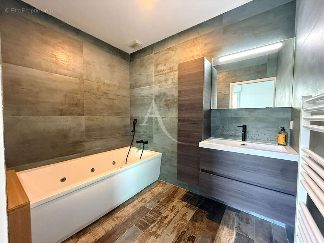 Appartement T4 de 90m² proche place du commando - photo 5