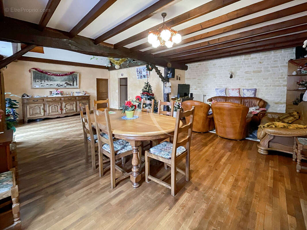 Maison à ROMAZIERES