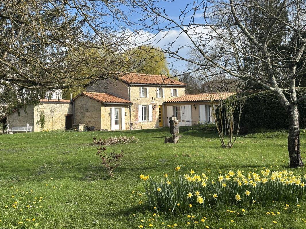 Maison à RUFFEC
