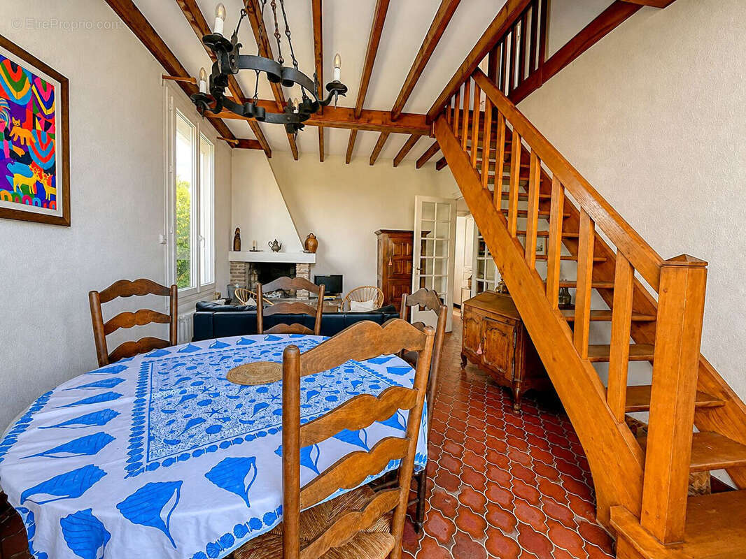 Maison de charme à rénover Royan, à deux pas du marché et de la plage - photo 4