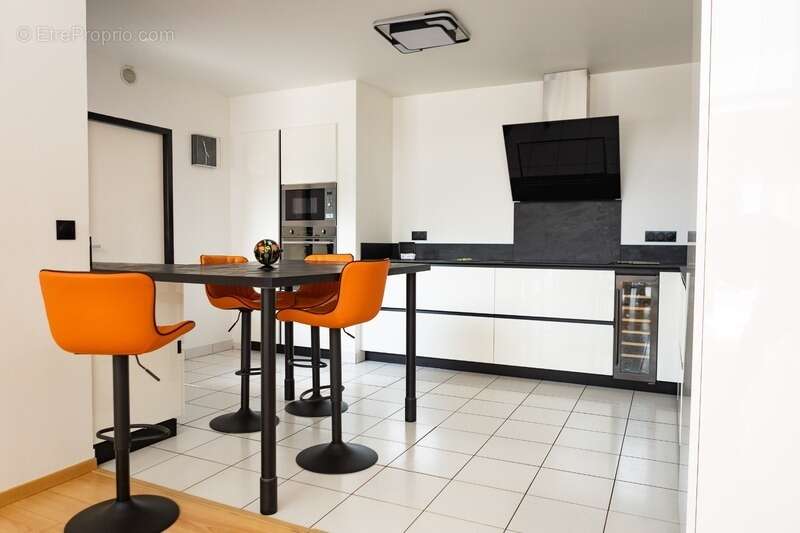 Maison d'exception, 220m², piscine, Pool house, 4 chambres, Triple Garage 90m², Terrain 1560m² sans vis-à-vis à Pau (64) - photo 5