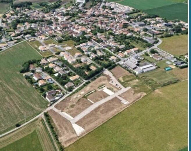 Terrain à BELLEVILLE-SUR-VIE