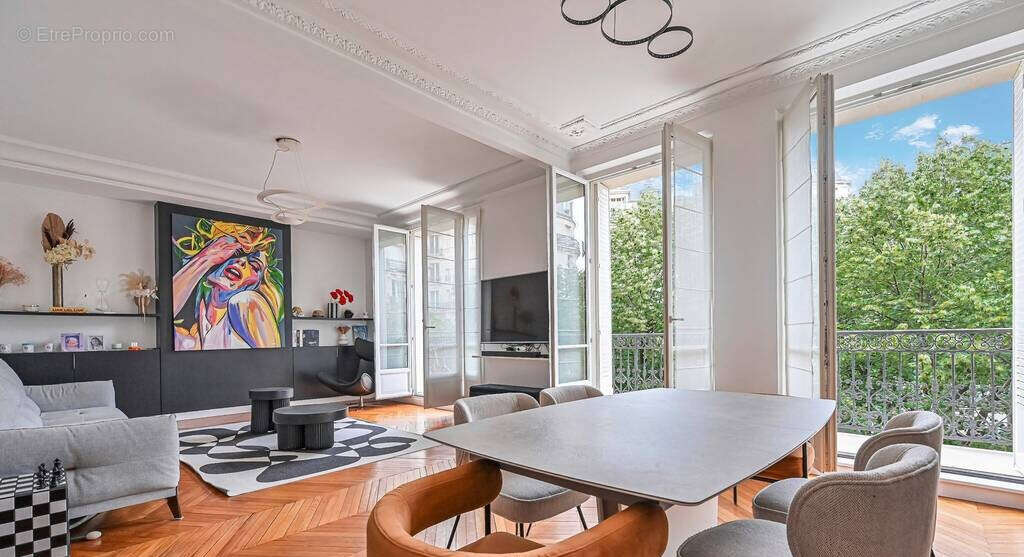 Appartement à PARIS-17E