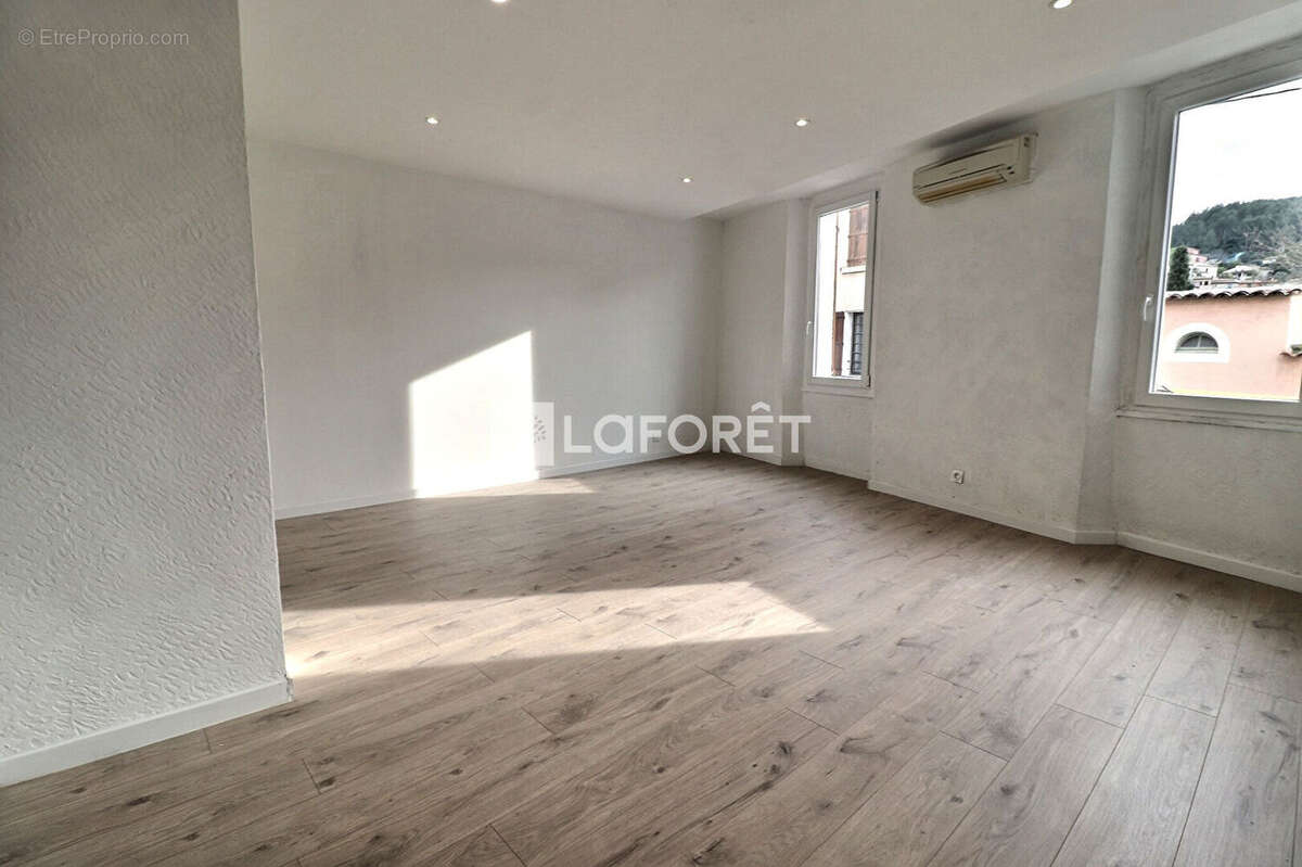 Appartement à CUERS