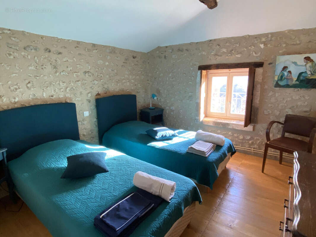 CH BLEUE - Maison à MONTMOREAU-SAINT-CYBARD