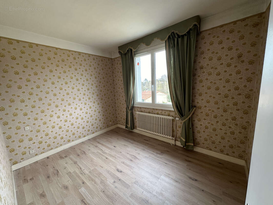 Maison à LA ROCHE-CHALAIS