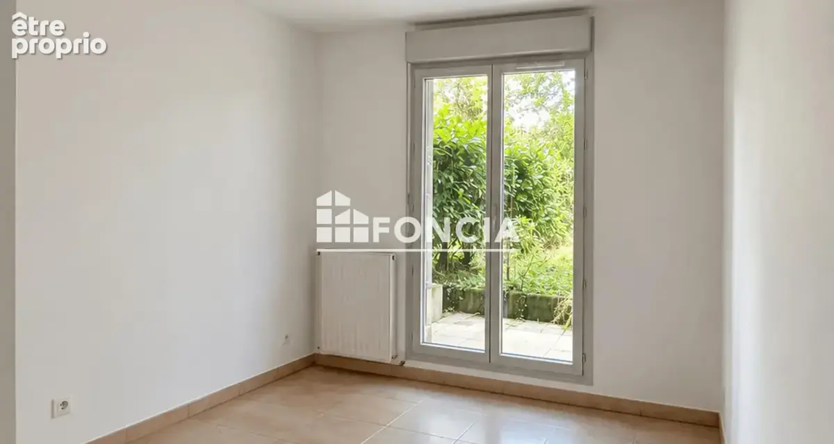 Neuville centre - Appartement T3 idéal professions libérales/médicales et paramédicales – 89 m² avec terrasse, jardin et garage - photo 8