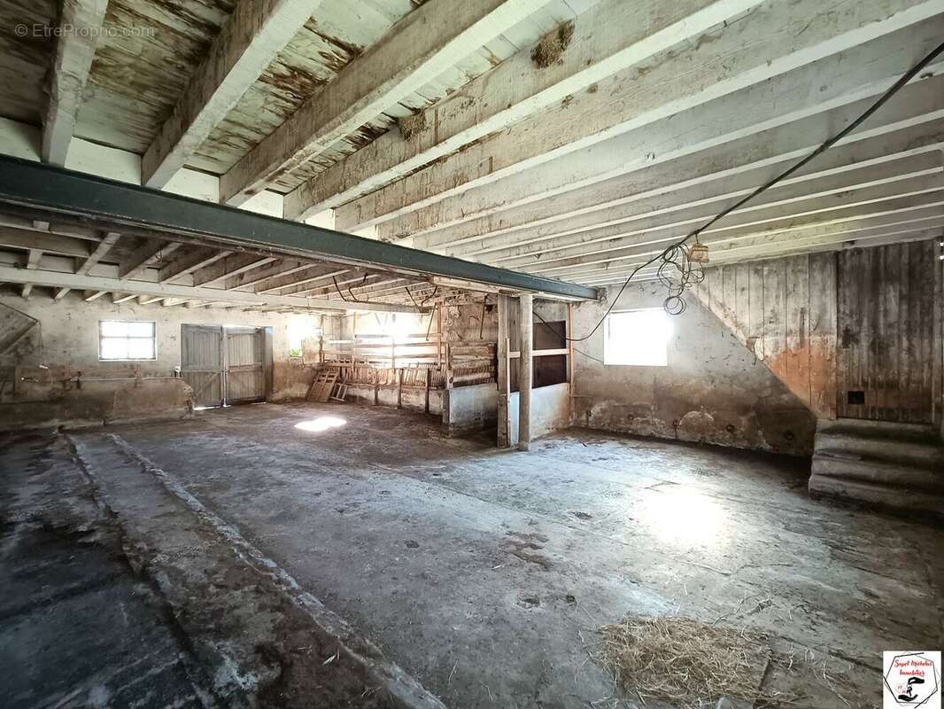 Maison à COLOMBIER-LE-JEUNE