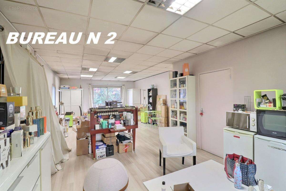 Locaux d activites independant + stockage et bureaux surface total 1100m2 sur parcelle total 2800m2 acces poids lourds - photo 8