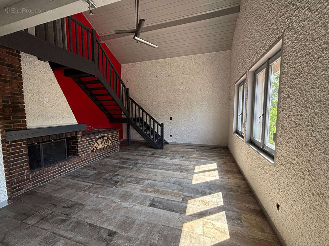 Maison La Cluse Et Mijoux 6 pièce(s) 218 m2 - photo 5