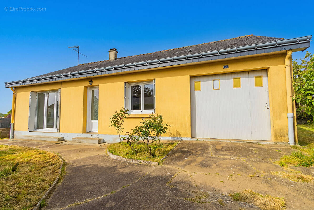 Maison à BECON-LES-GRANITS