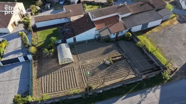 Maison familiale avec dépendances et terrain - photo 2