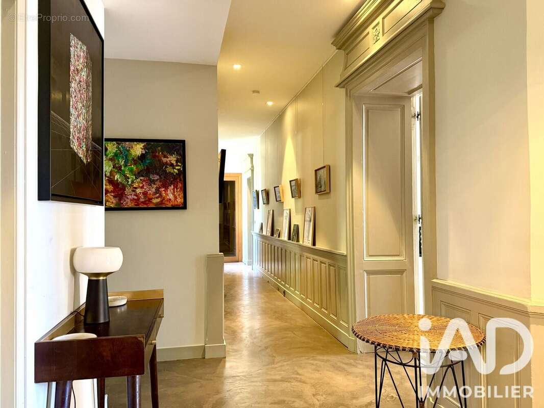 Appartement 212 m² à Eveux  - photo 2