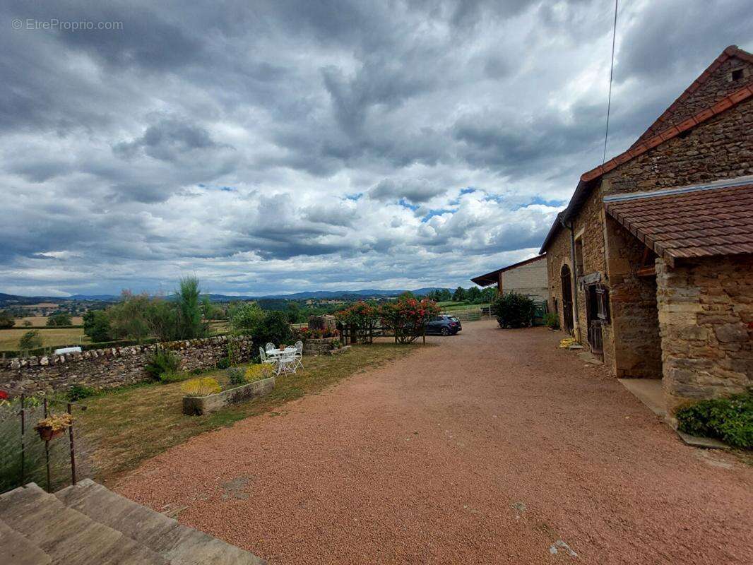 Maison à SAINT-LAURENT-EN-BRIONNAIS