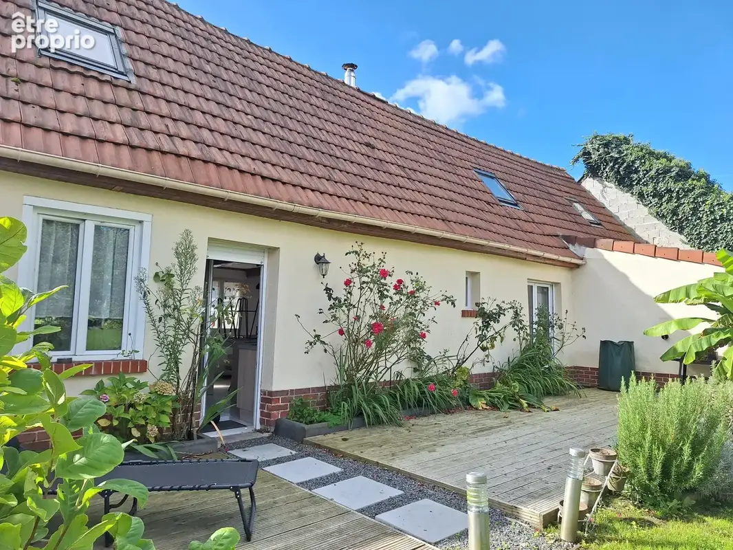 Maison à MENESLIES