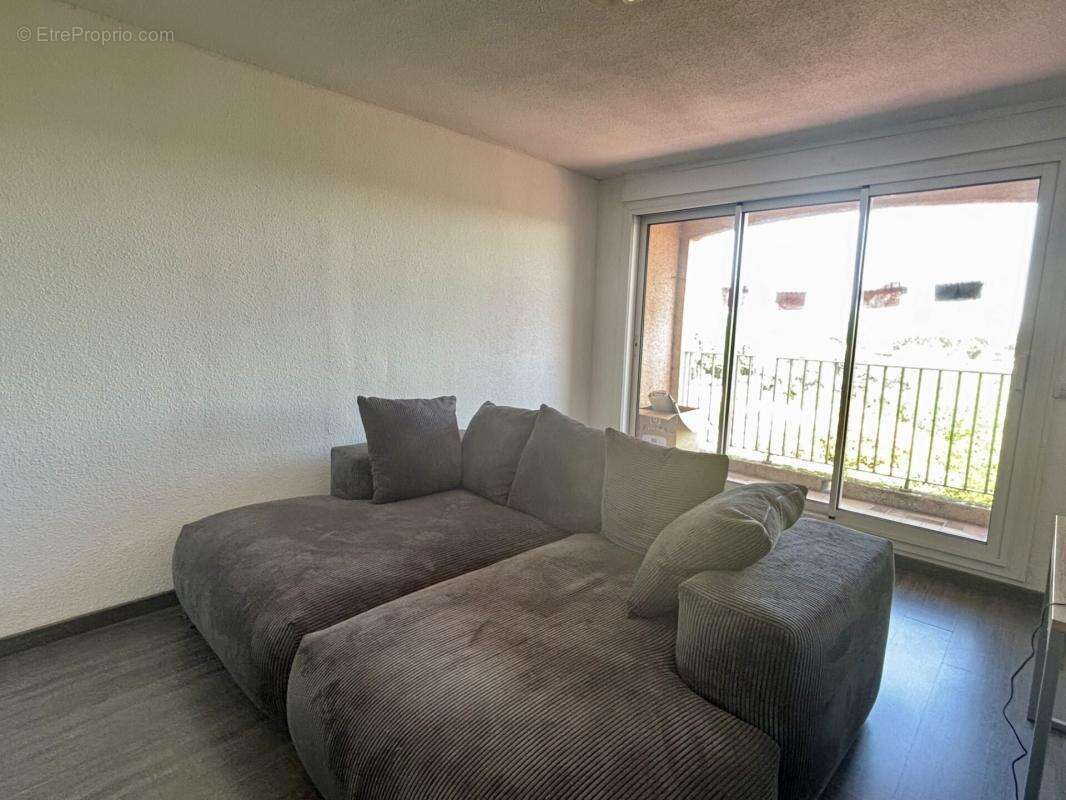 Appartement de T2 vendu loué avec balcon dans résidence avec ascenseur - photo 3