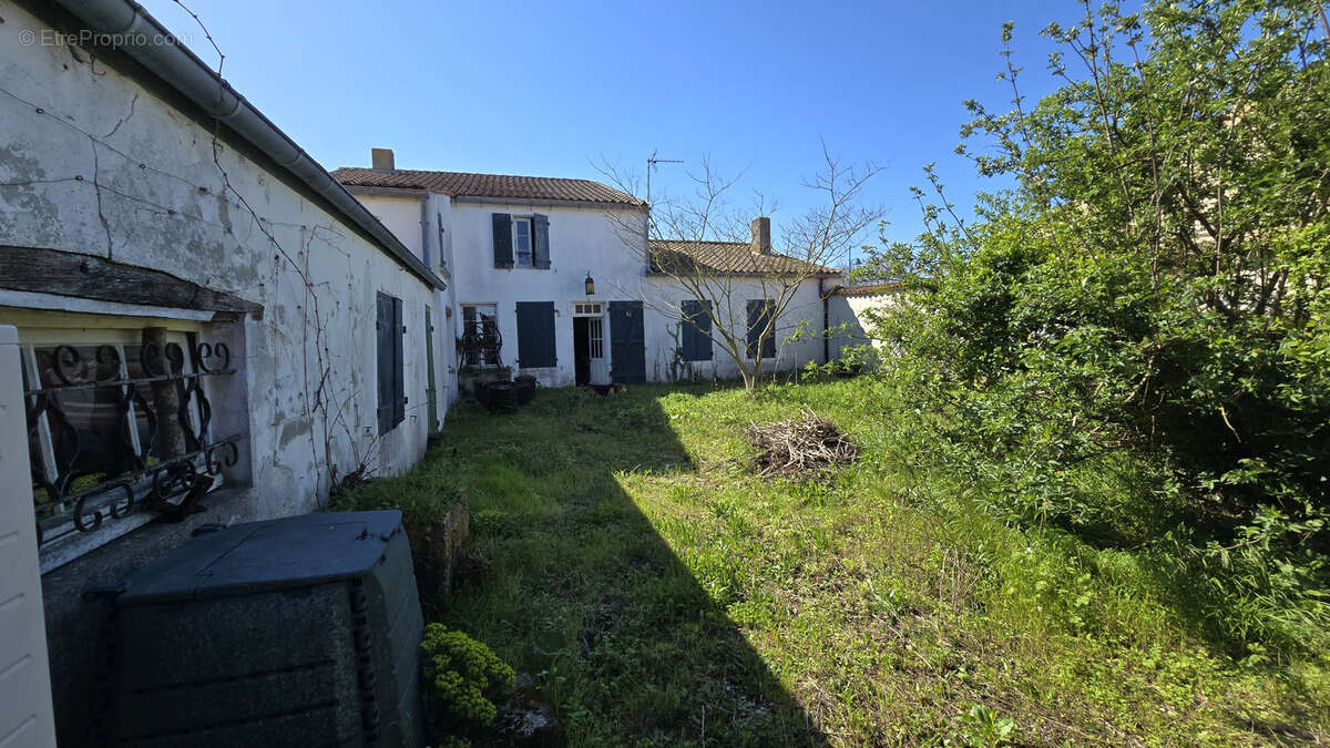Maison à CROIX-CHAPEAU